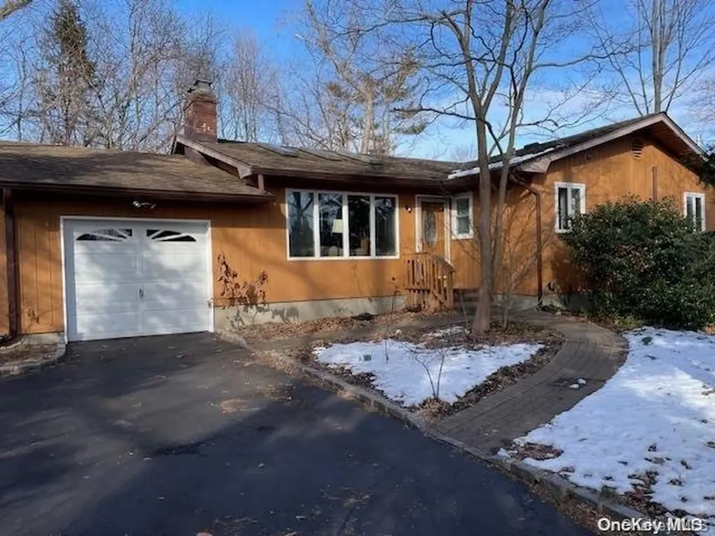 8 Devon Place Northport NY 11768