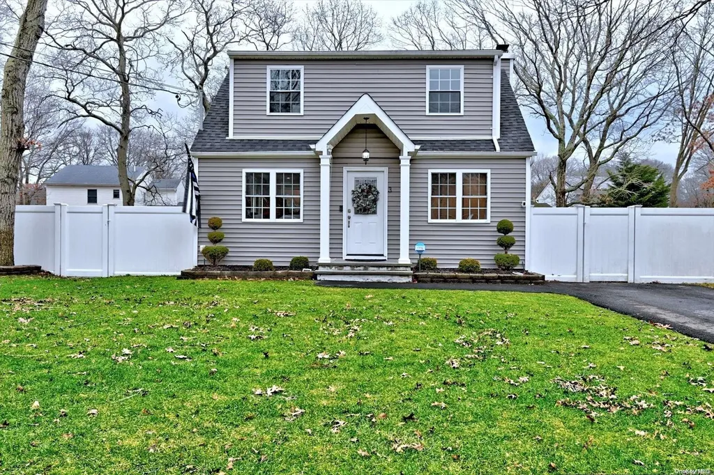 3 Avenue A Holbrook NY 11741