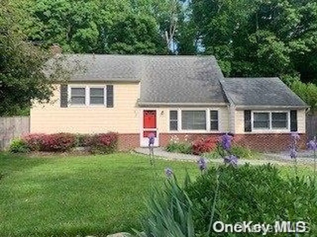 30 Waterside Road Northport NY 11768