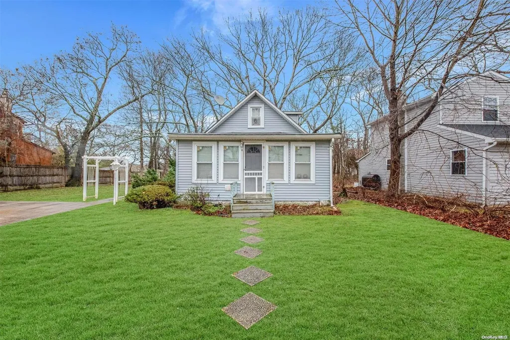 7 Lafayette Avenue Mastic NY 11950
