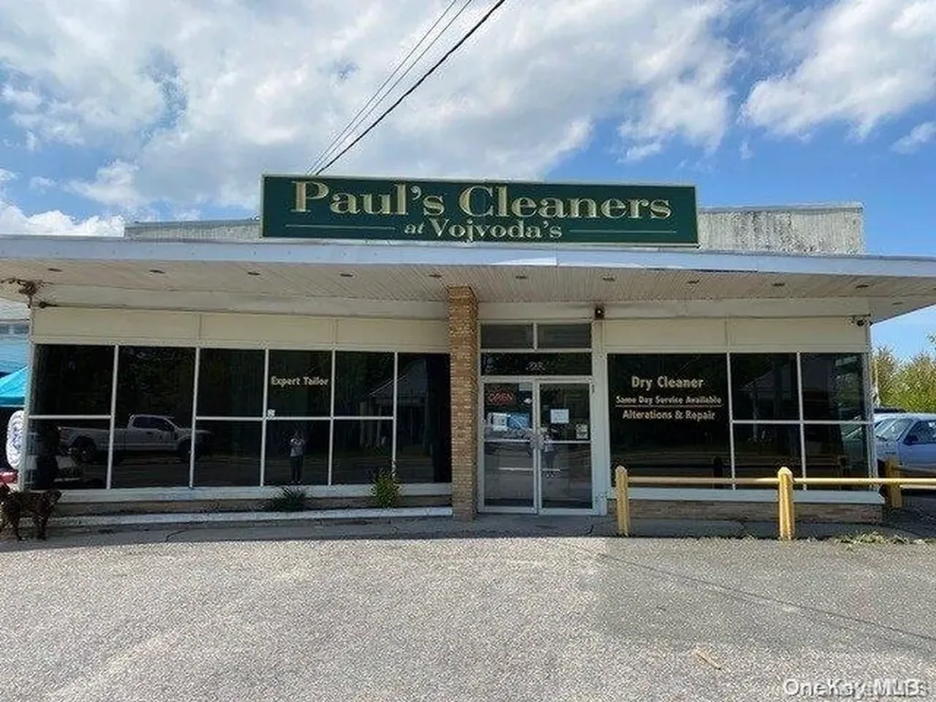 712 E Main Street Riverhead NY 11901