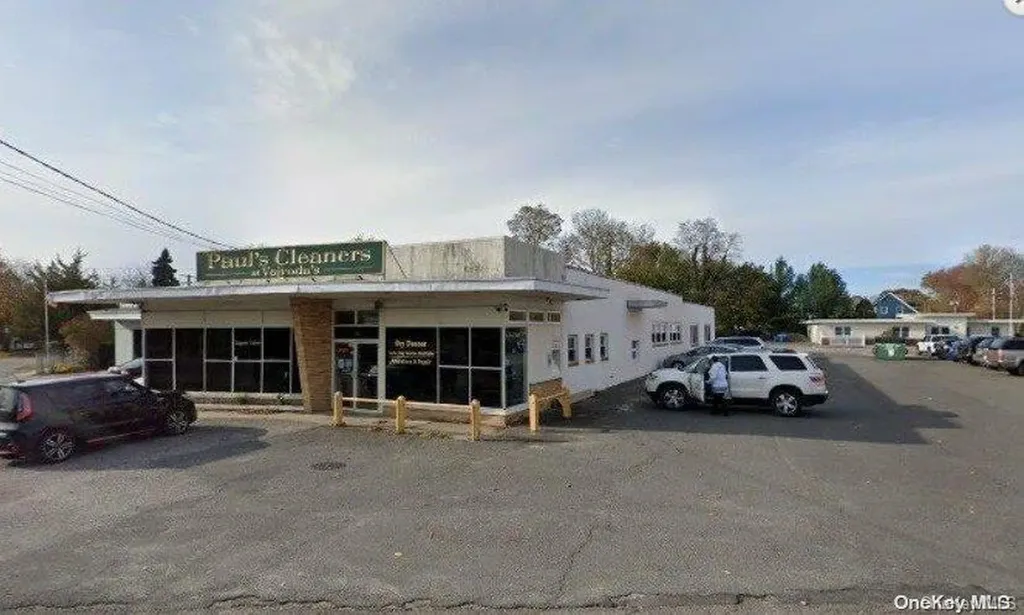 712 E Main Street Riverhead NY 11901