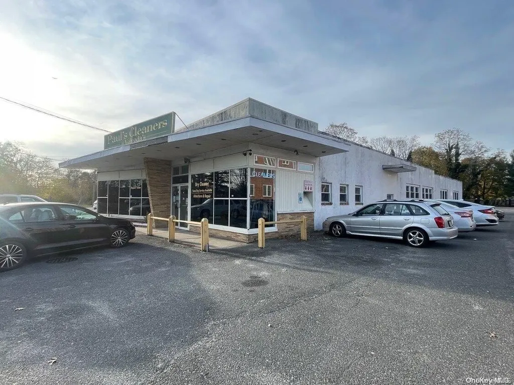 712 E Main Street Riverhead NY 11901