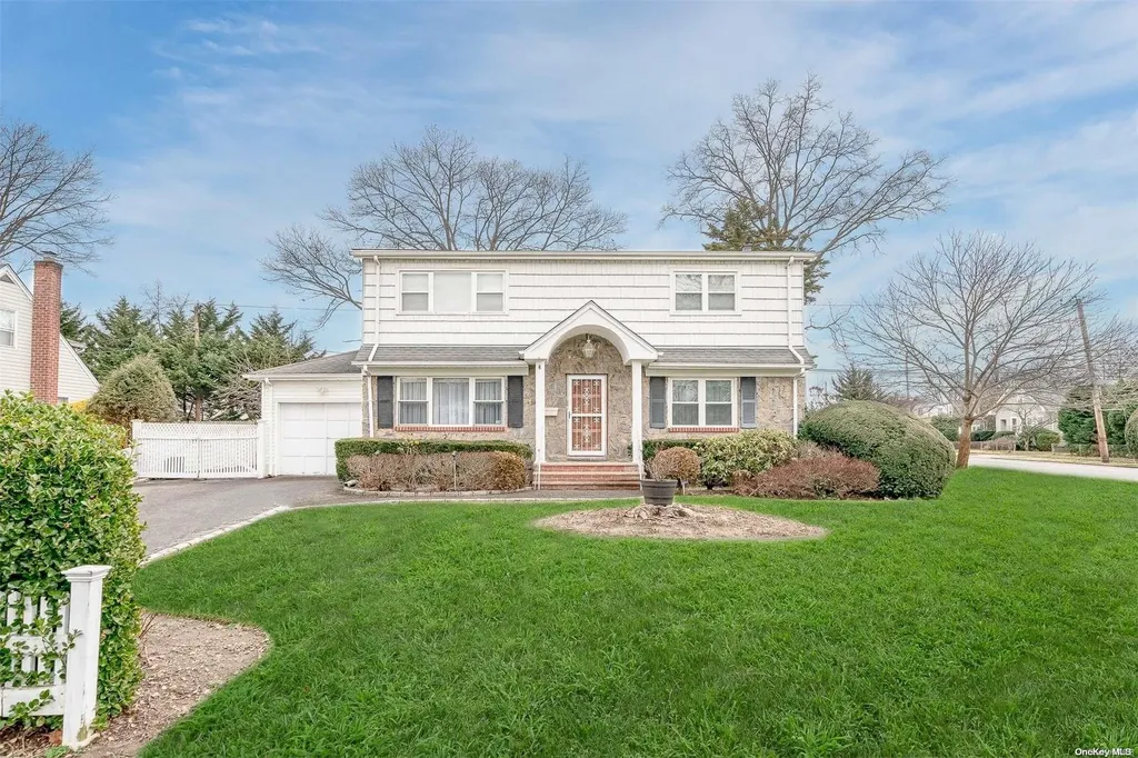 342 Nursery Lane Westbury NY 11590