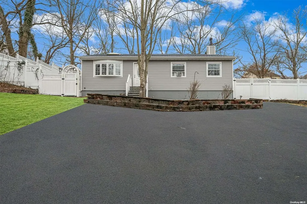36 Barbara Lane Medford NY 11763