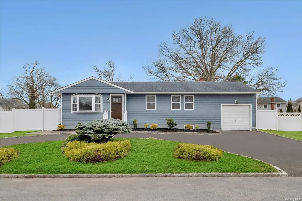 54 Park Place Copiague NY 11726