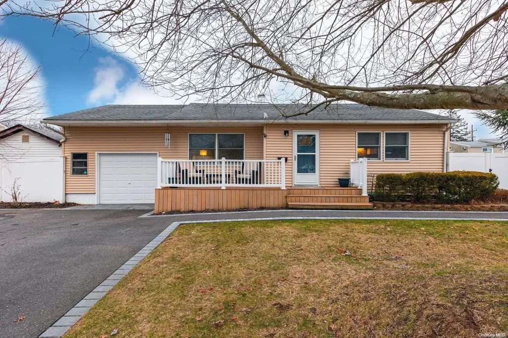 1031 Thompson Drive Bay Shore NY 11706