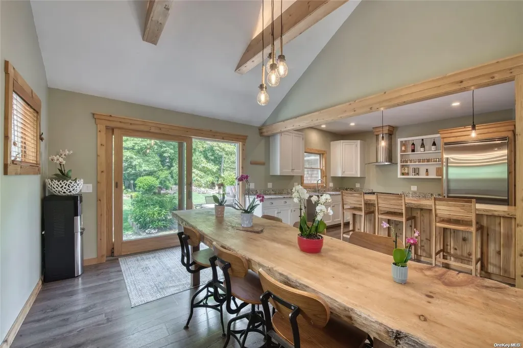 16 Pembroke Drive East Hampton NY 11937