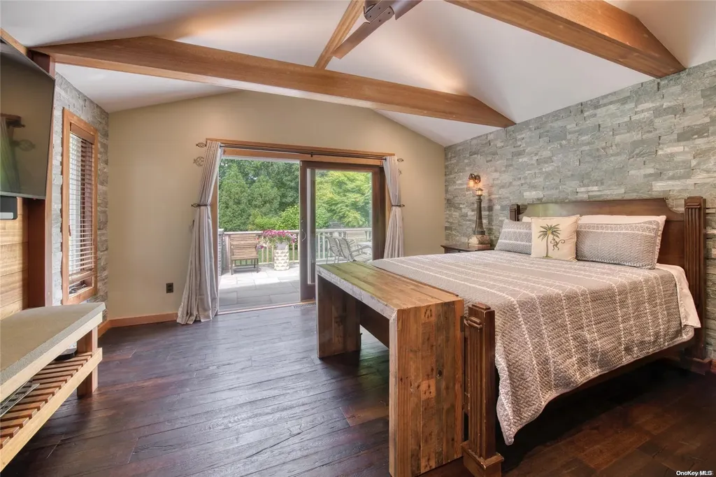 16 Pembroke Drive East Hampton NY 11937