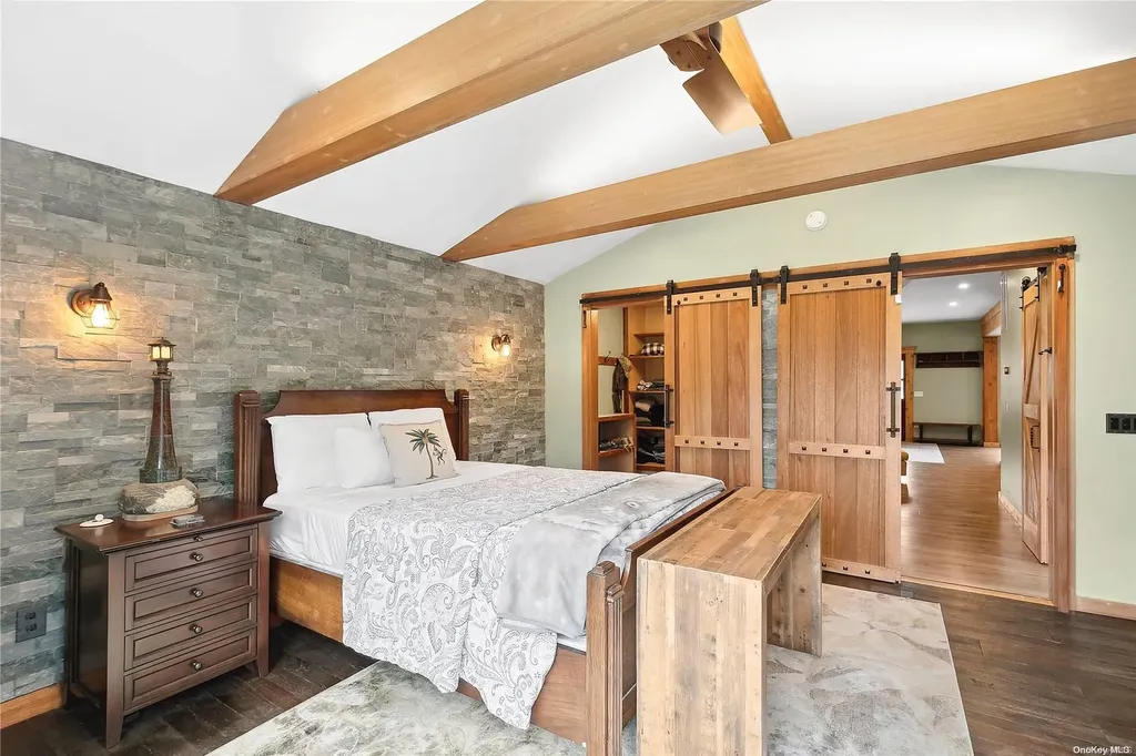 16 Pembroke Drive East Hampton NY 11937