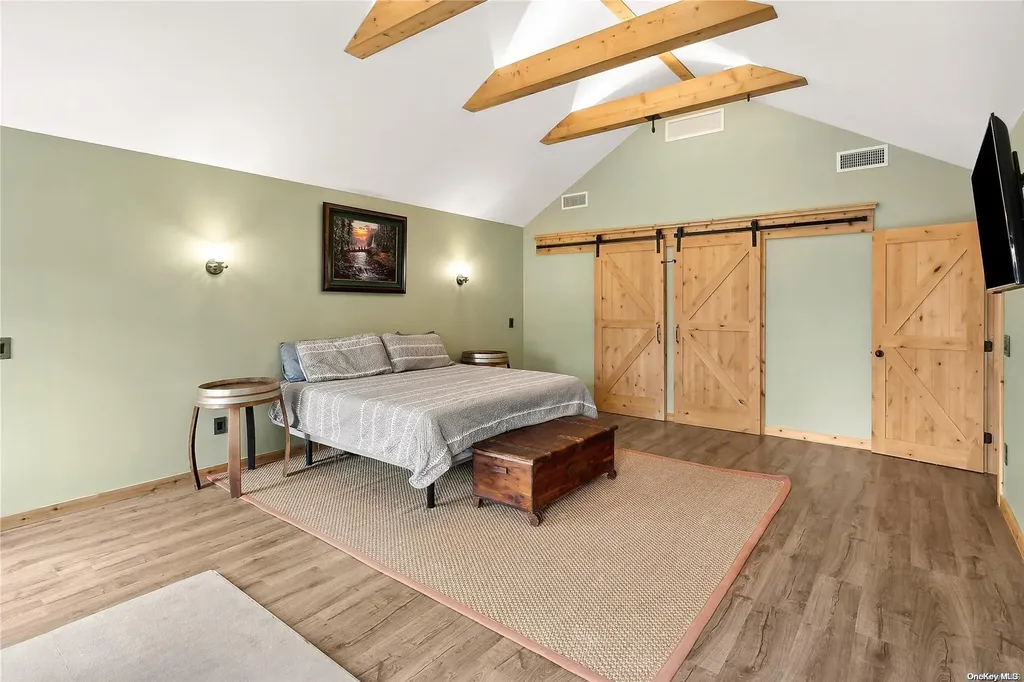 16 Pembroke Drive East Hampton NY 11937