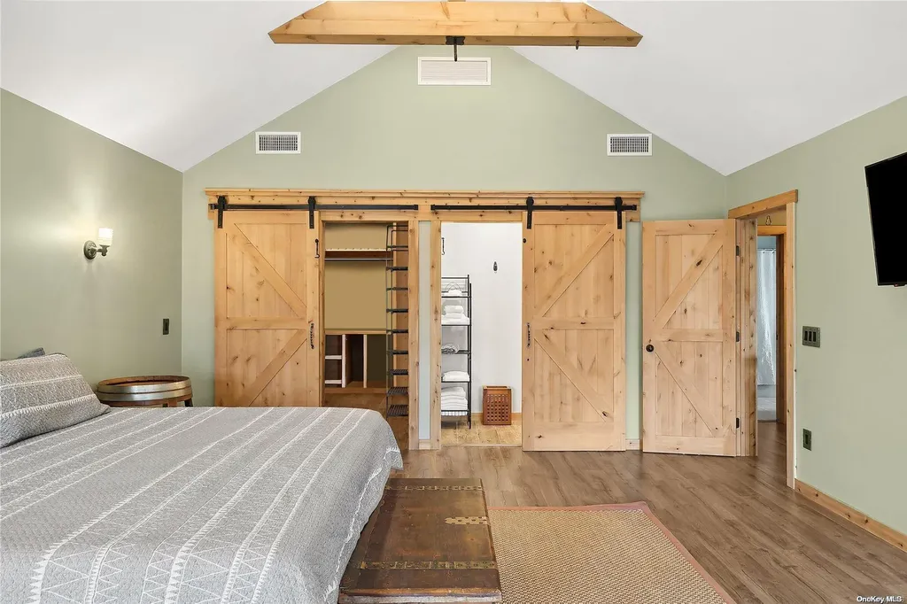 16 Pembroke Drive East Hampton NY 11937