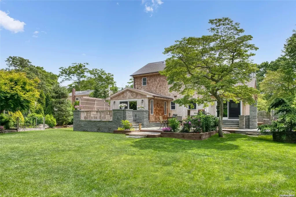 16 Pembroke Drive East Hampton NY 11937