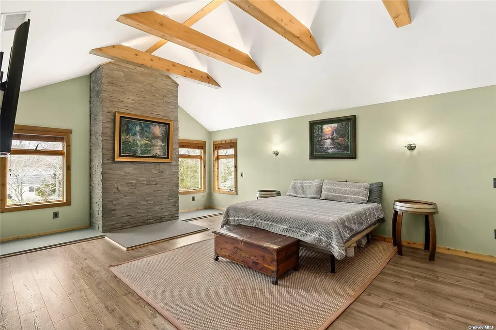 16 Pembroke Drive East Hampton NY 11937