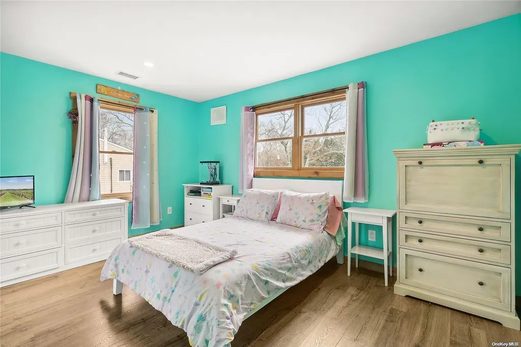 16 Pembroke Drive East Hampton NY 11937