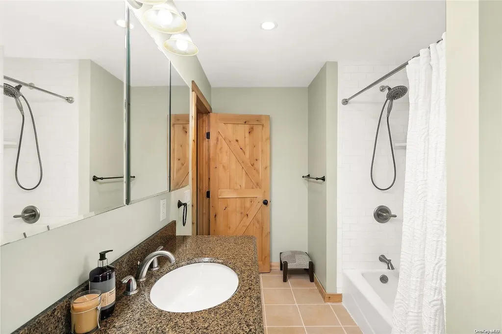 16 Pembroke Drive East Hampton NY 11937