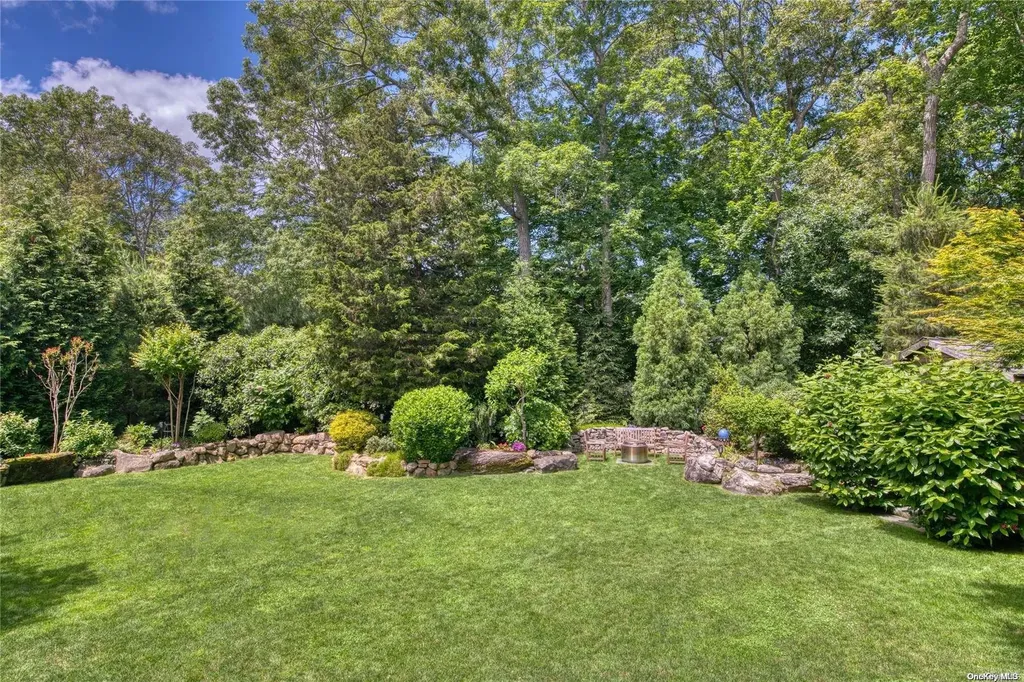 16 Pembroke Drive East Hampton NY 11937