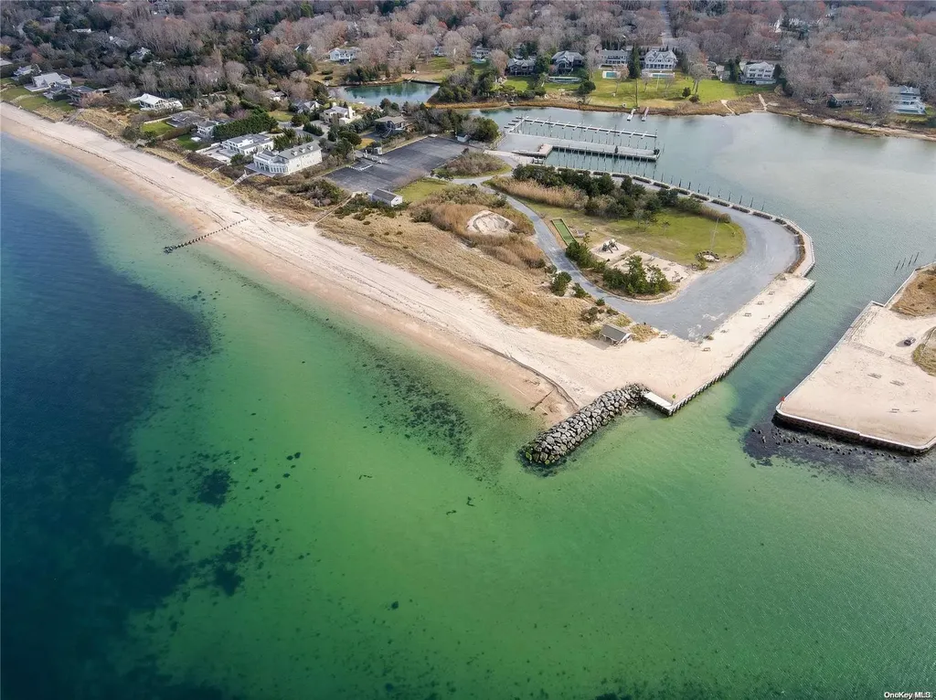 16 Pembroke Drive East Hampton NY 11937