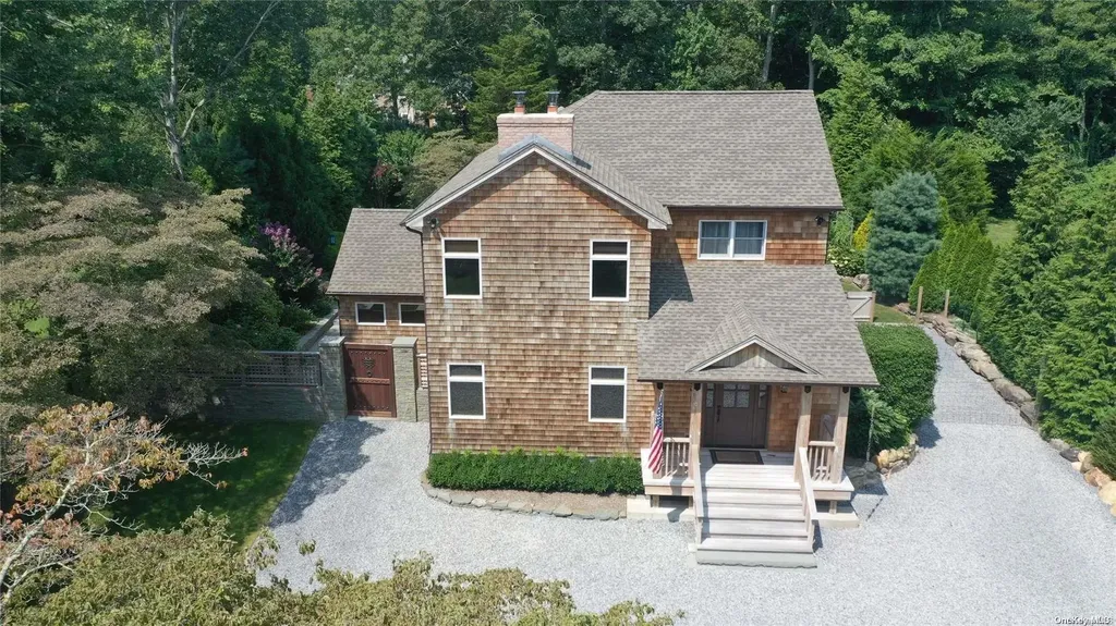 16 Pembroke Drive East Hampton NY 11937
