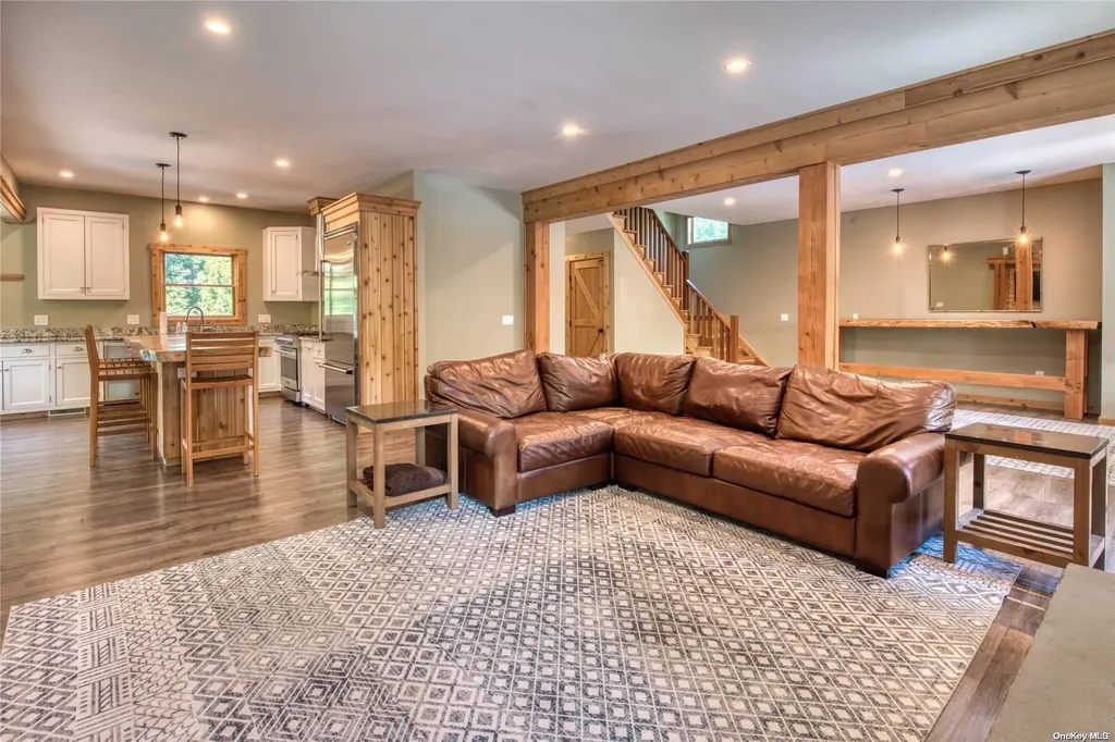 16 Pembroke Drive East Hampton NY 11937