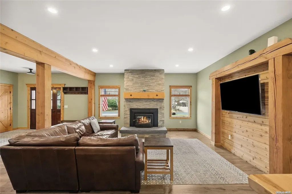16 Pembroke Drive East Hampton NY 11937
