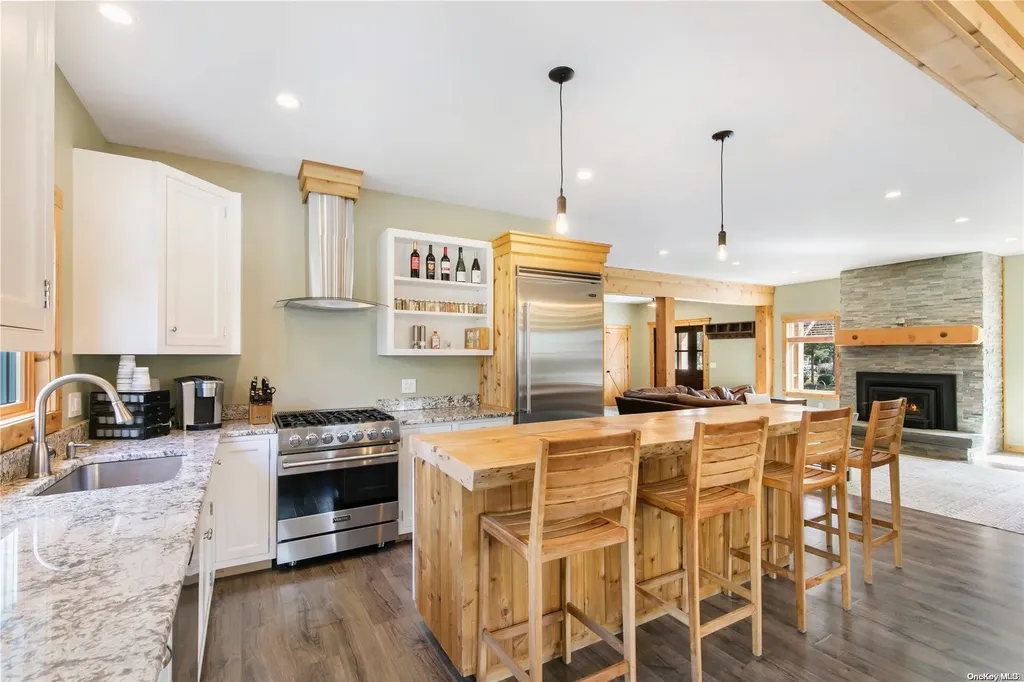 16 Pembroke Drive East Hampton NY 11937