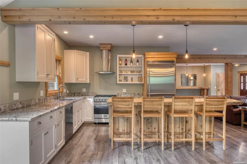 16 Pembroke Drive East Hampton NY 11937