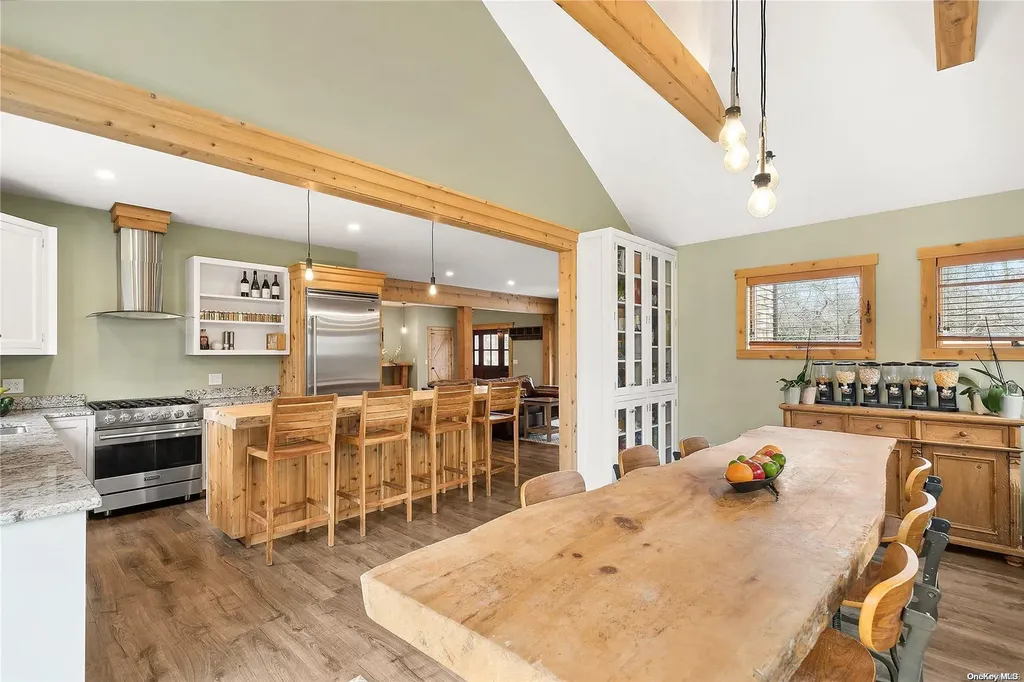 16 Pembroke Drive East Hampton NY 11937