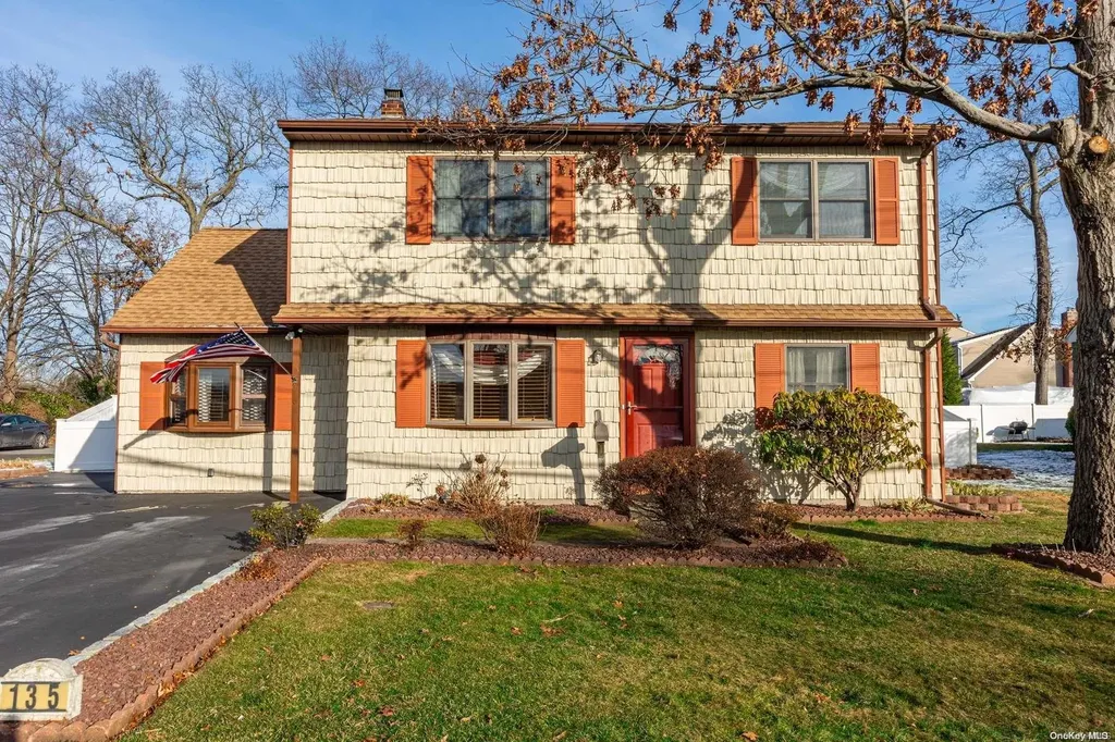 135 Roosevelt Avenue Islip NY 11751