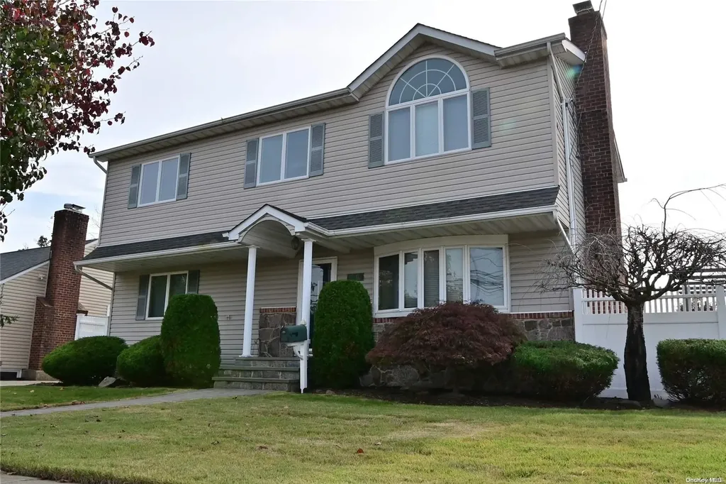 43 Thomas Avenue Bethpage NY 11714