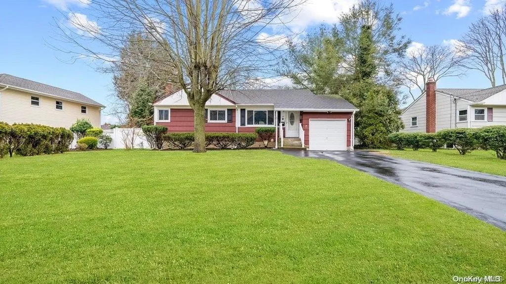 12 Harcourt Avenue Smithtown NY 11787