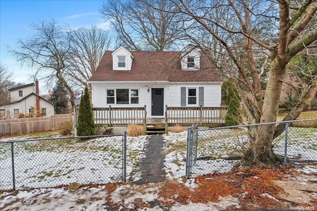 19 Uranus Road Rocky Point NY 11778