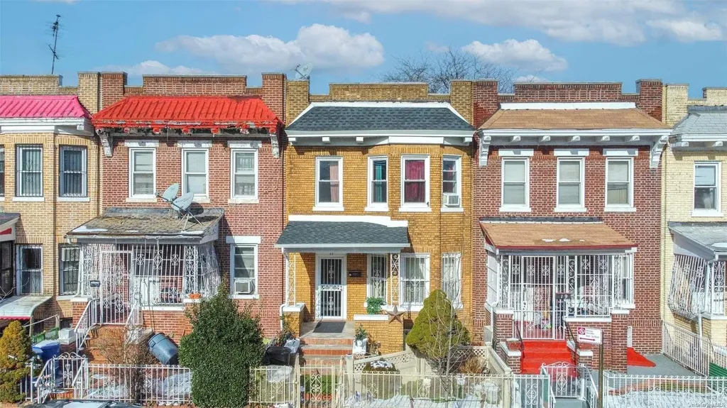 17 Campus Place Brooklyn NY 11208