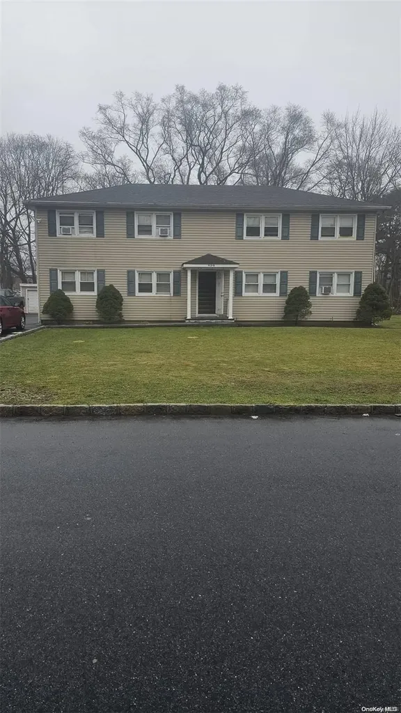 456 Ralph Avenue Central Islip NY 11722