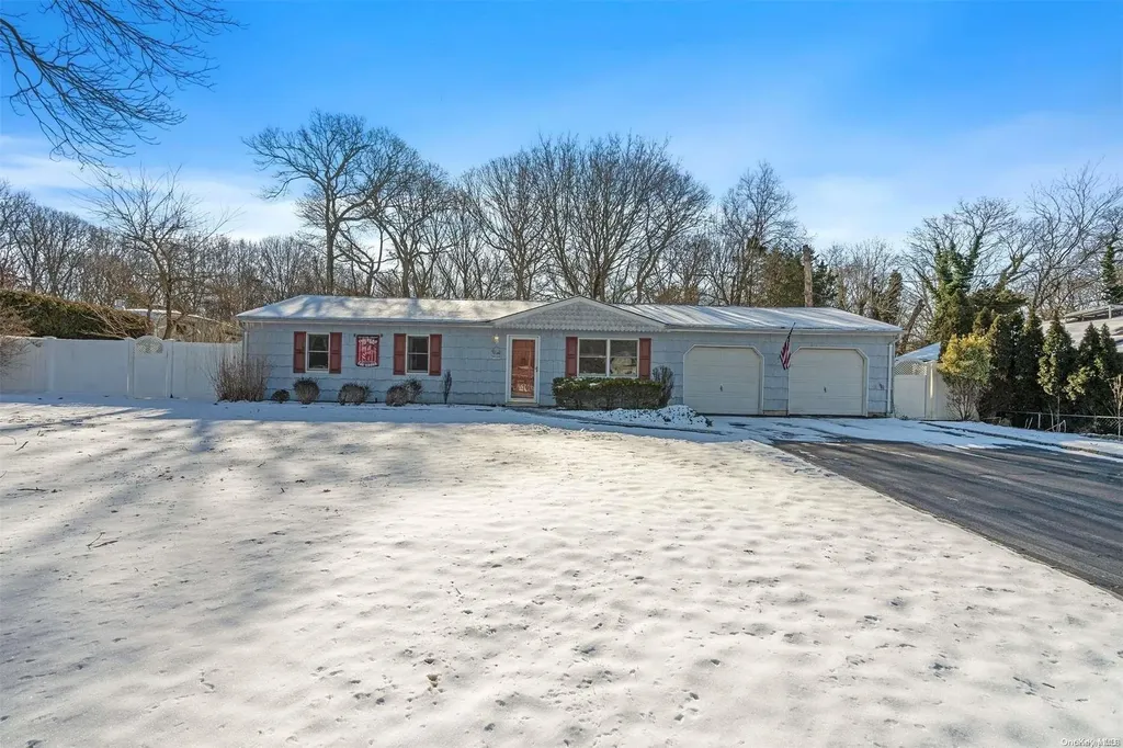 20 Mauritz Boulevard Middle Island NY 11953