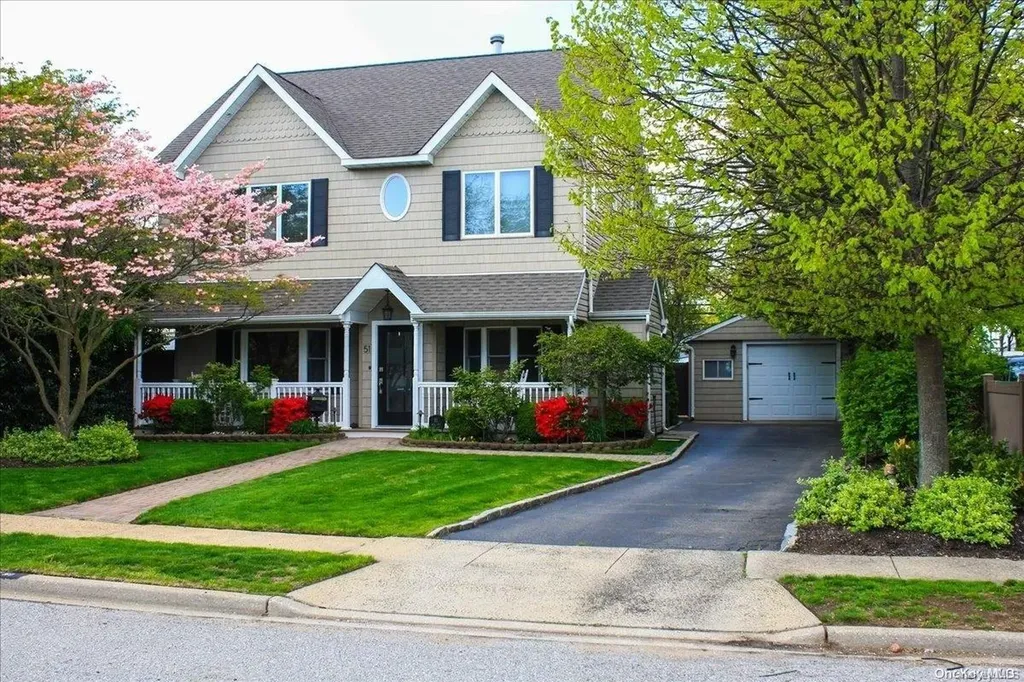 51 Crag Lane Levittown NY 11756