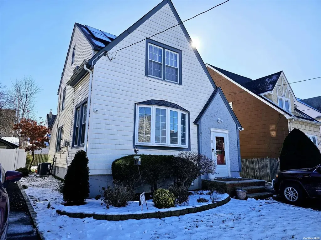 18 Kenmore Road Valley Stream NY 11581