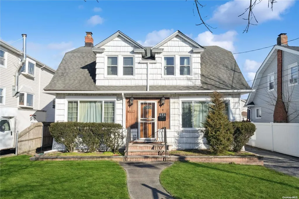 171 Saint Marks Avenue Freeport NY 11520
