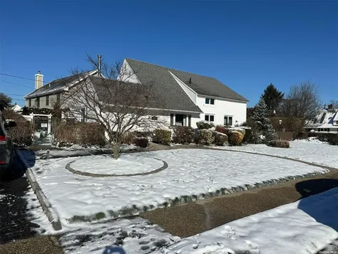19 Arrow Lane Hicksville NY 11801