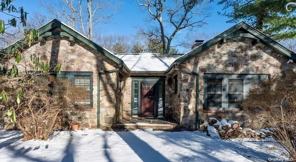 31 Hillside Road Stony Brook NY 11790