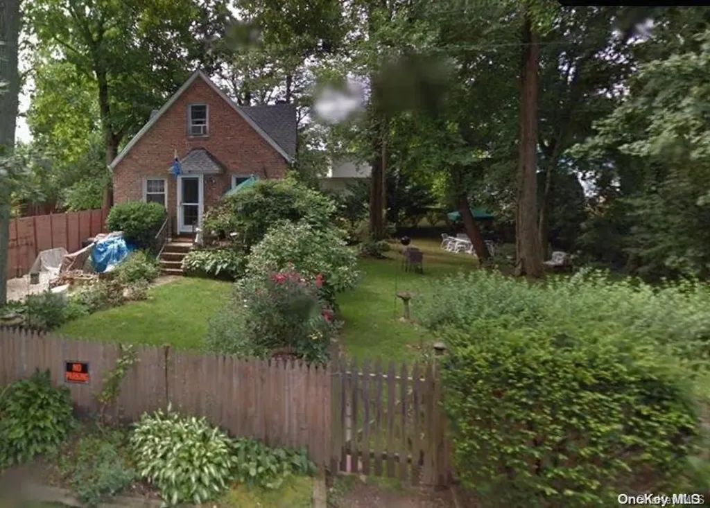 83 Cedar Road Wading River NY 11792