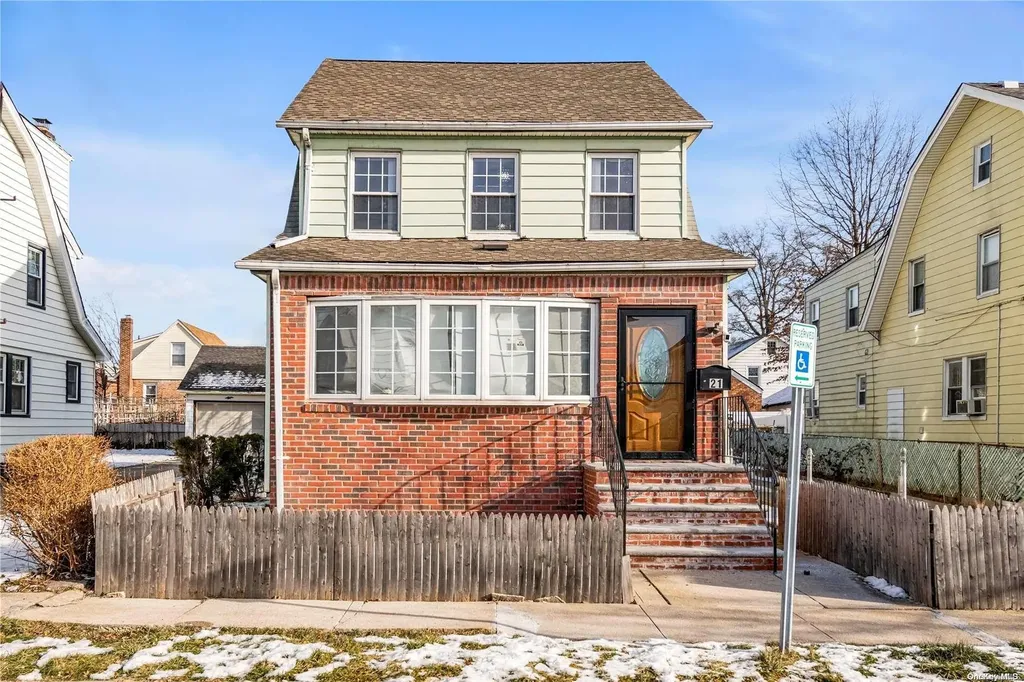 21 Lehrer Avenue Elmont NY 11003