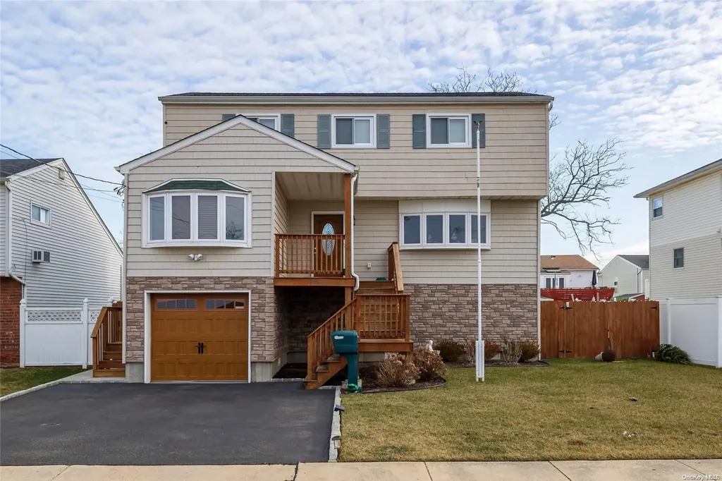 285 Branch Avenue Freeport NY 11520