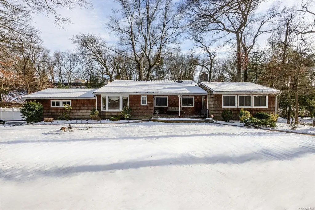18 Bridle Path Road Smithtown NY 11787