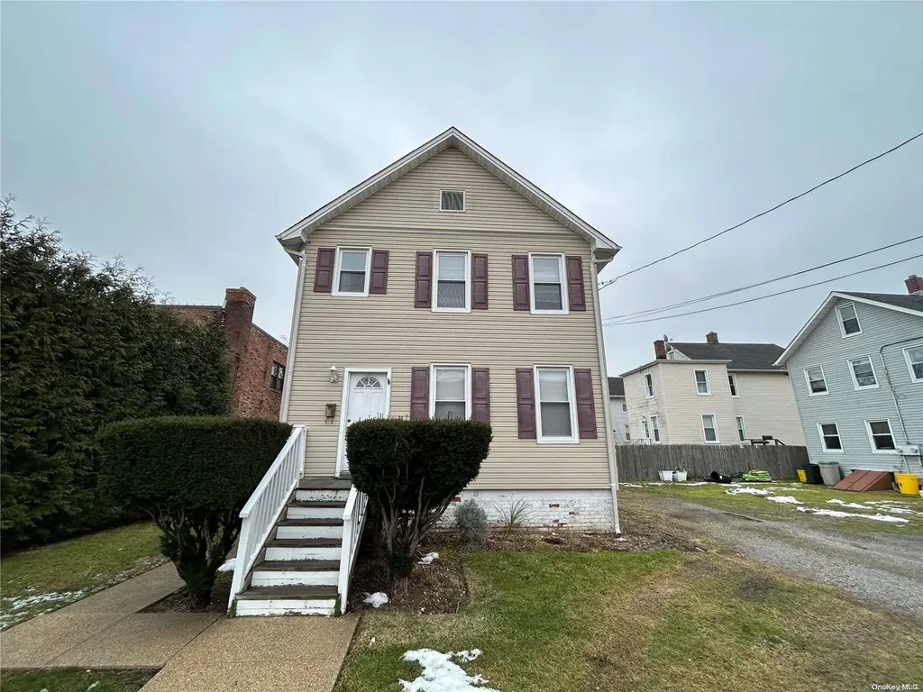 68 Hamilton Avenue Oyster Bay NY 11771