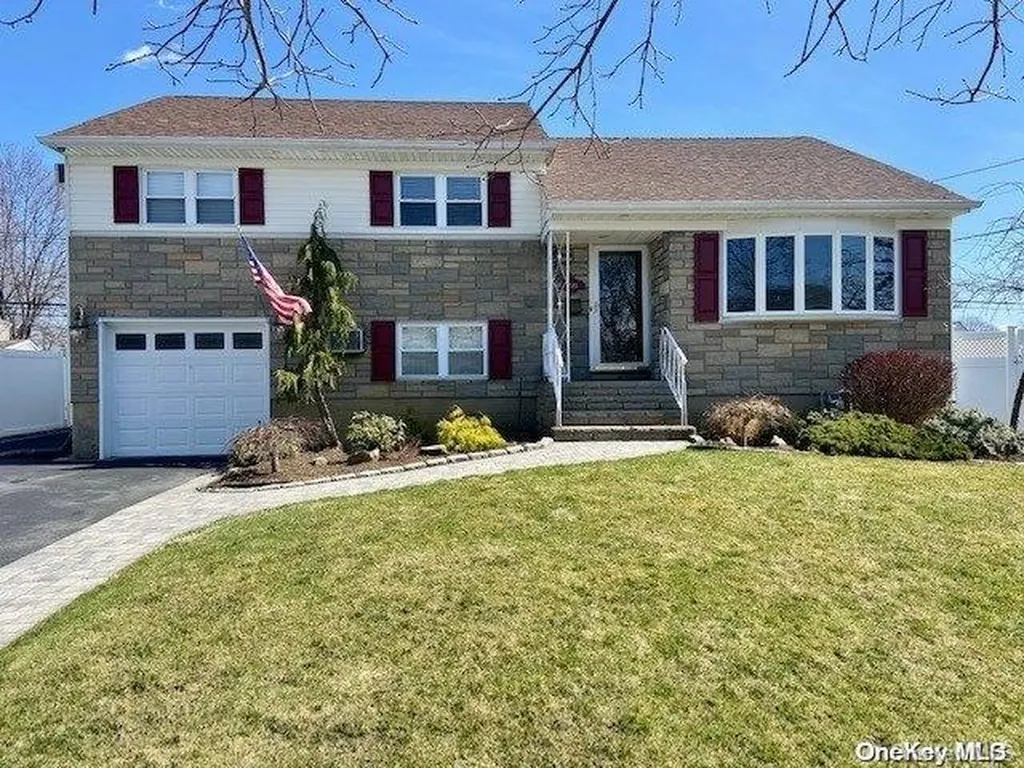 533 Charles Lane Wantagh NY 11793