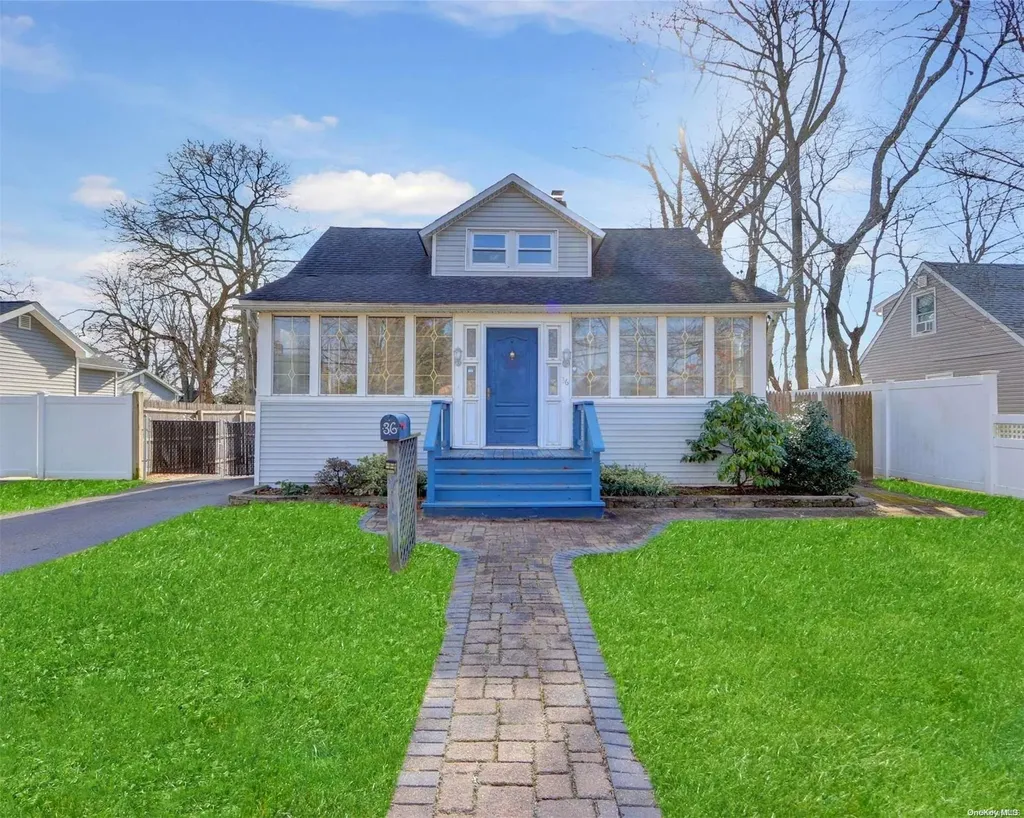 36 Oak Street Islip NY 11751