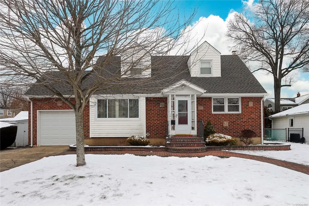 141 Castle Avenue Westbury NY 11590