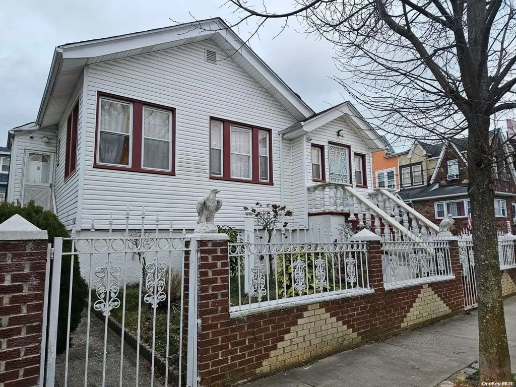 554 Grassmere Terrace Far Rockaway NY 11691