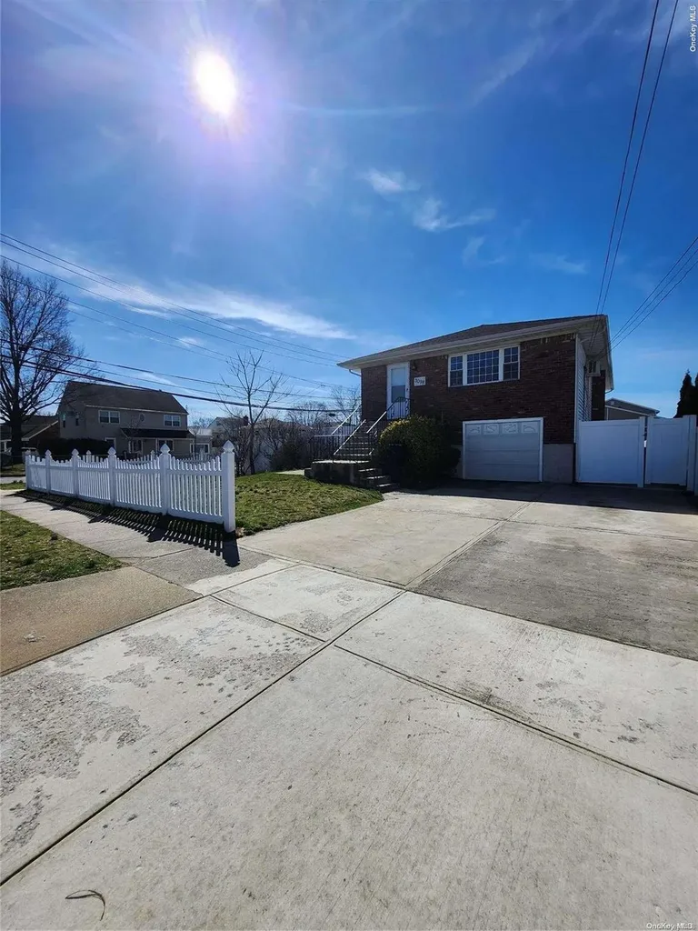 3098 Yost Boulevard Oceanside NY 11572